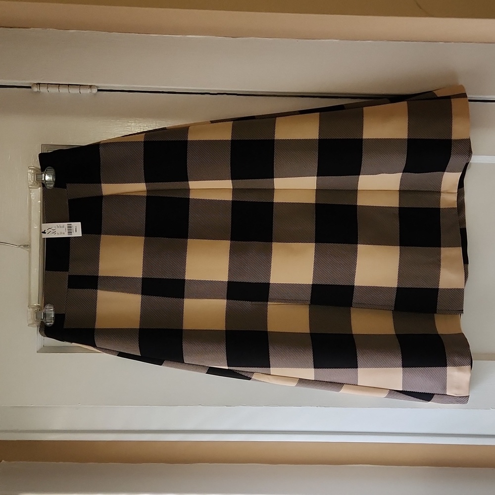 New York and Co Plaid 3/4 length Skirt Small- NWT